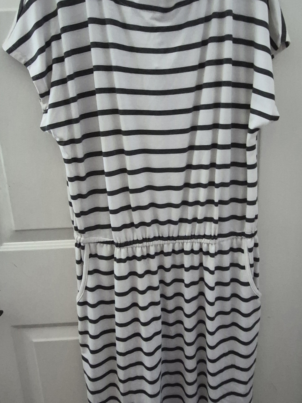 LuLaRoe XL Isla Cross Back Dress White Black Stripe
Pockets & small side Slits